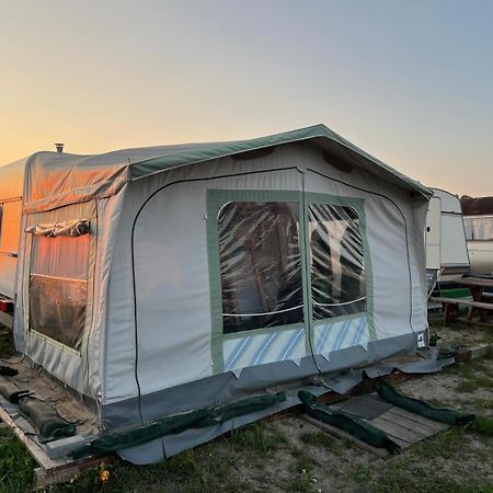 Przyczepa Retro Justarniacamp Otel Jastarnia Dış mekan fotoğraf